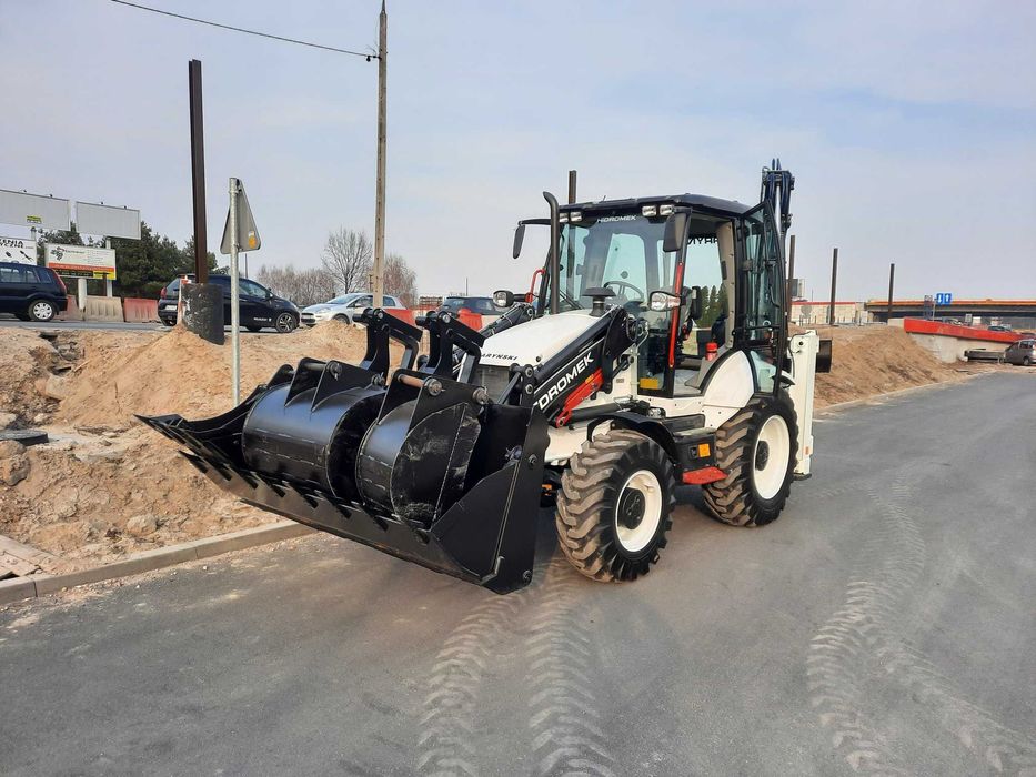 Wynajem maszyn budowlanych – minikoparka z młotem, wiertnicą, walec