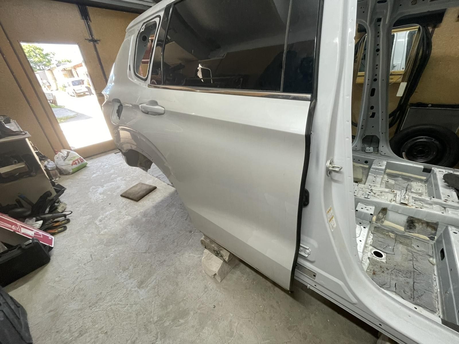 Mitsubishi Outlander 4 22+ дверка