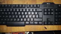 Teclado Trust.sem fios.