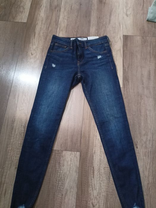 Nowe jeansy Bershka