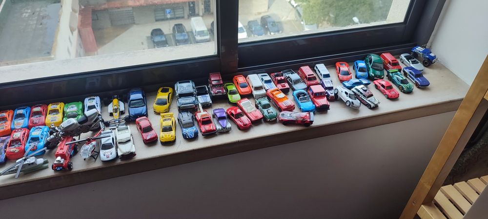 Mini carros maioria hotwweels