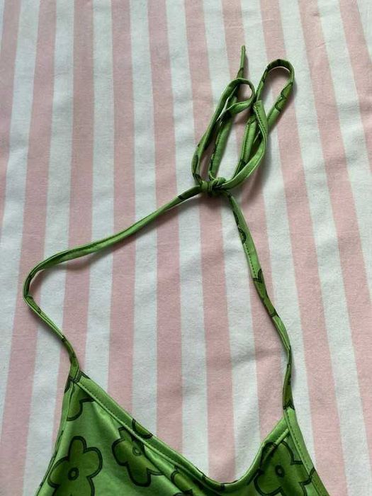 Zielona przylegająca wiązana na szyi sukienka w kwiatki Shein S/M/L