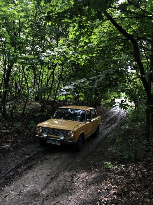 Продаю ваз 21011