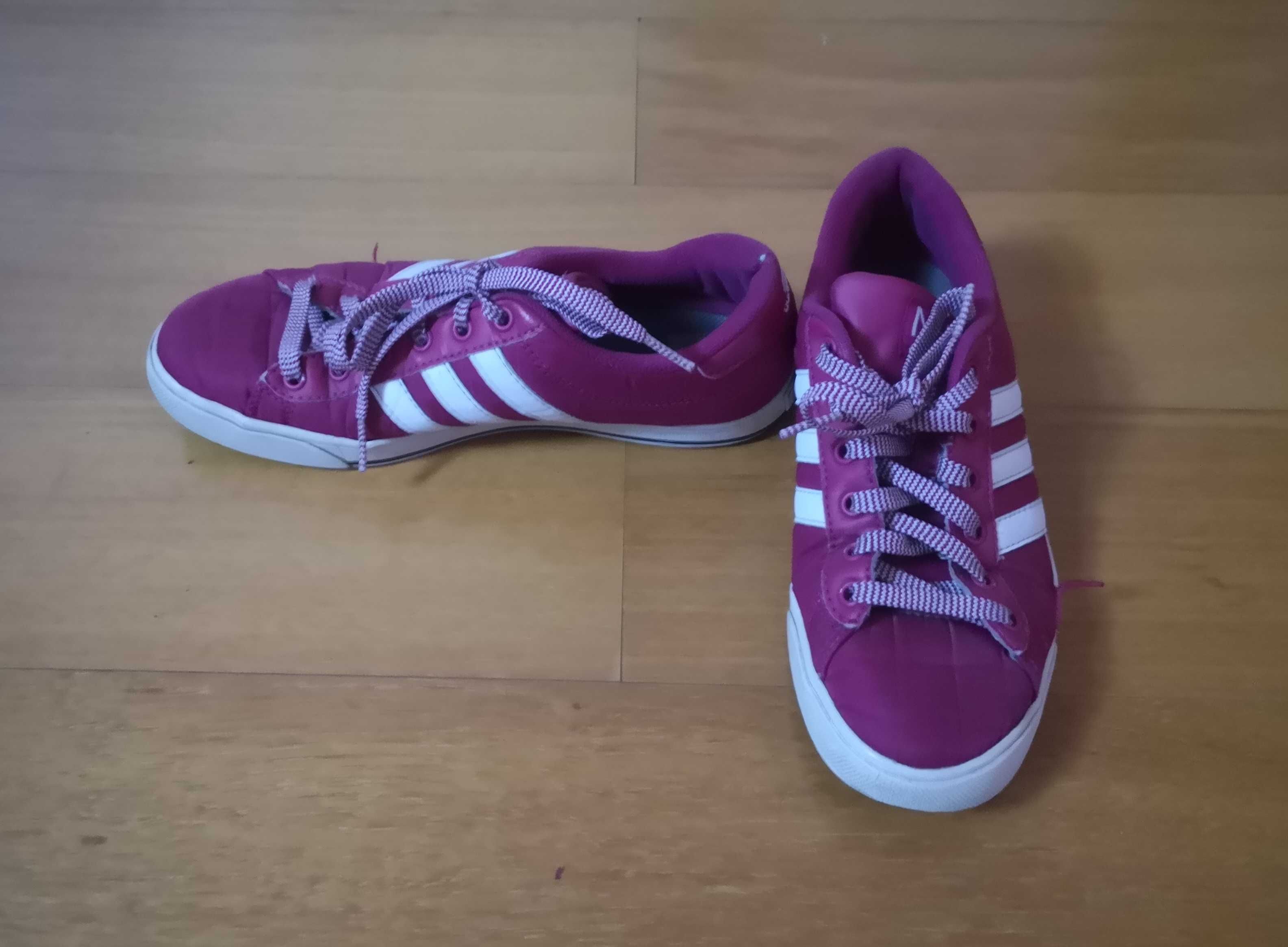 Sapatinhas da Adidas - Tamanho 37