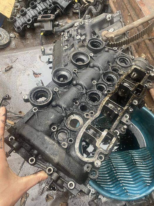 Голова ГБЦ 1.6 HDI двигун на запчастини