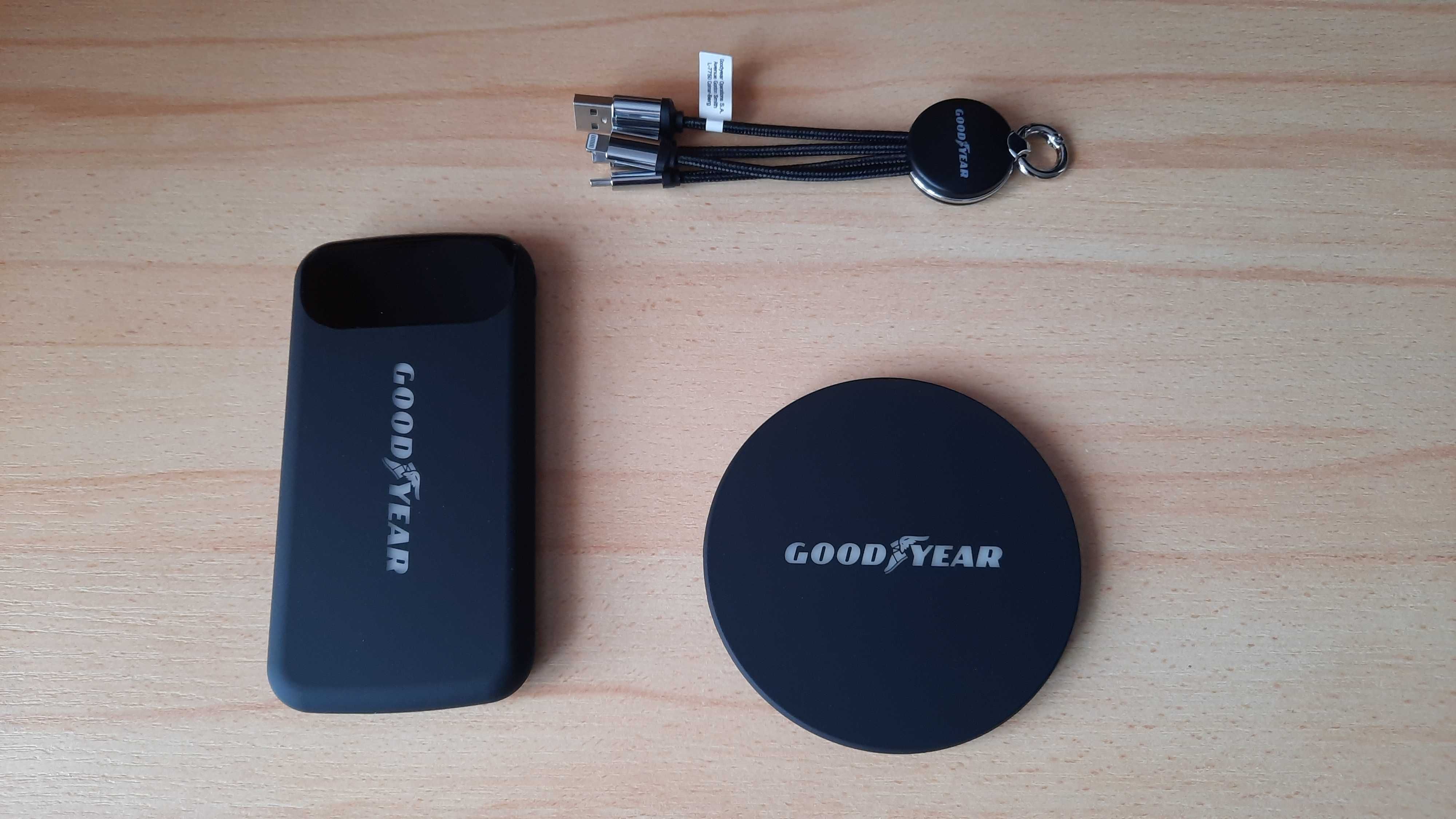 ładowarka indukcyjna, powerbank 8000 i różne wtyczki, GoodYear - nowa
