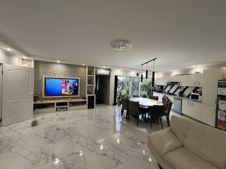 Продам будинок 125 м2 приват ділянка 7 сот Берегово вул. Карпатська 12