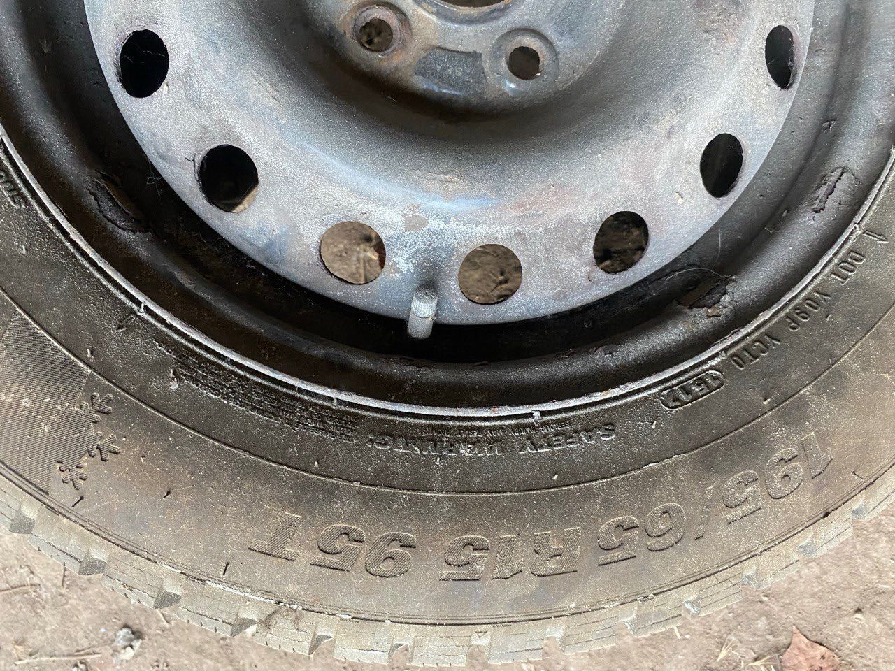 Зимові шиповані шини Kumho