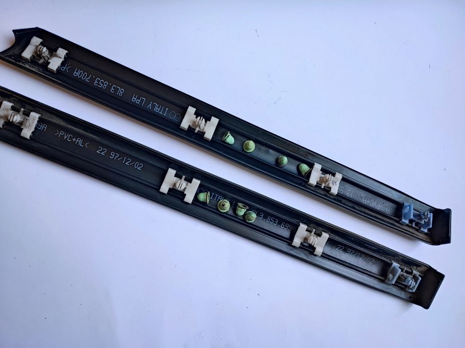 Listwa dolna błotnika Audi A3 8l wersja 3 drzwi spinki listwa boczna