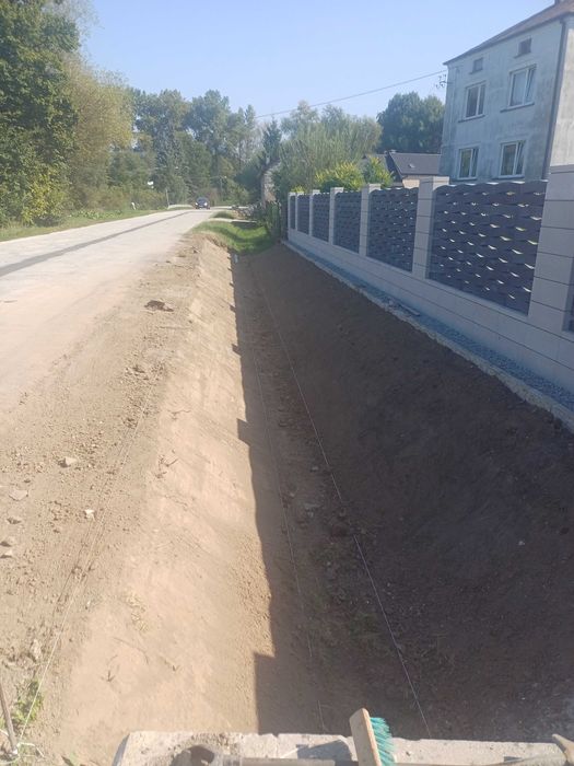 Montaż ogrodzeń panelowych modułowych prace ziemne