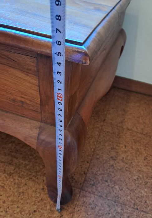 Mesa nova e muito elegante para TV ou de centro em madeira maciça