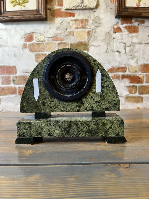 Часы Агат в змеевике. СССР.