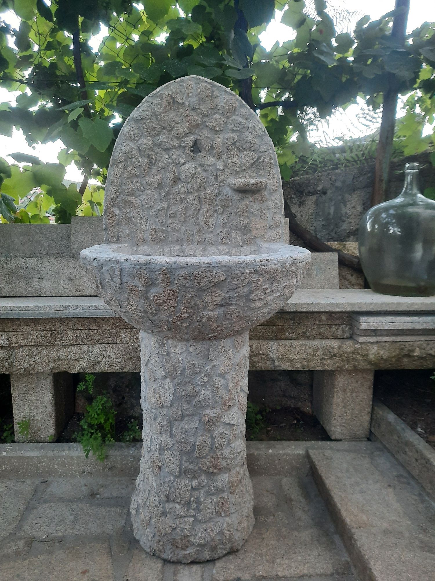 Fontanário em pedra