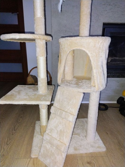 Drapak dla kota z legowiskiem