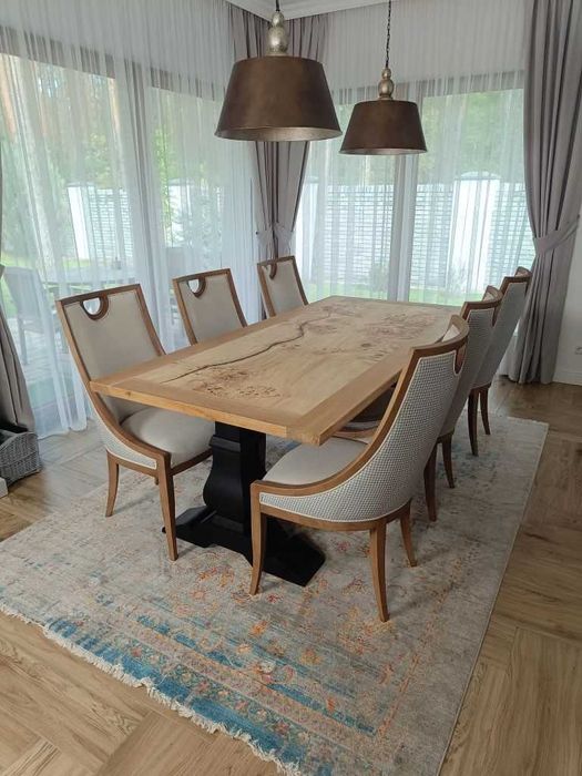 Дубовый стол . Монолитная столешница из капа тополя в дубовой раме.