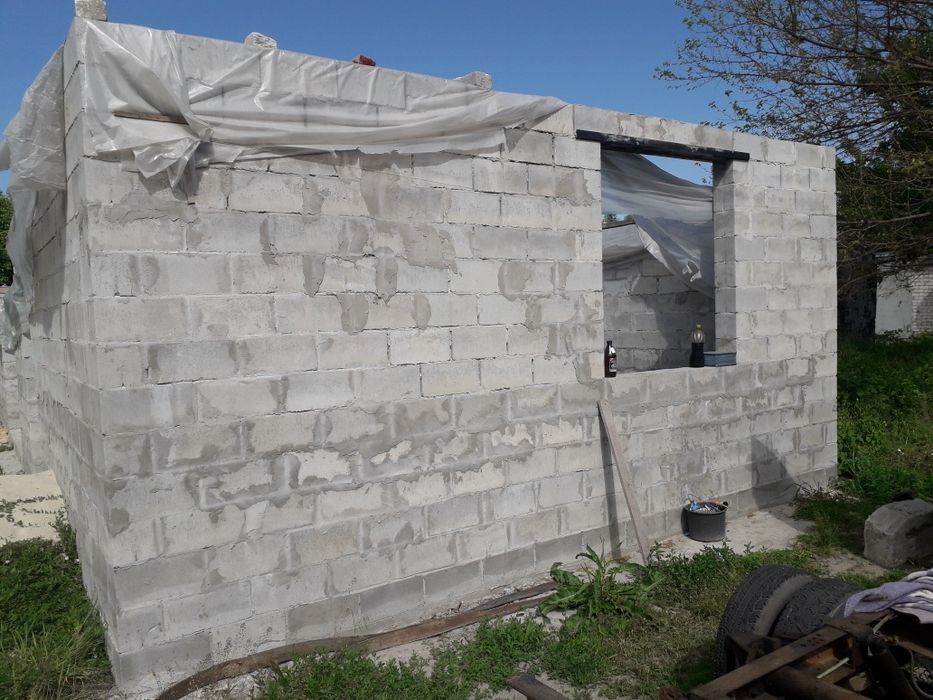 Недостроенний бокс на теретории гаражного кооператива