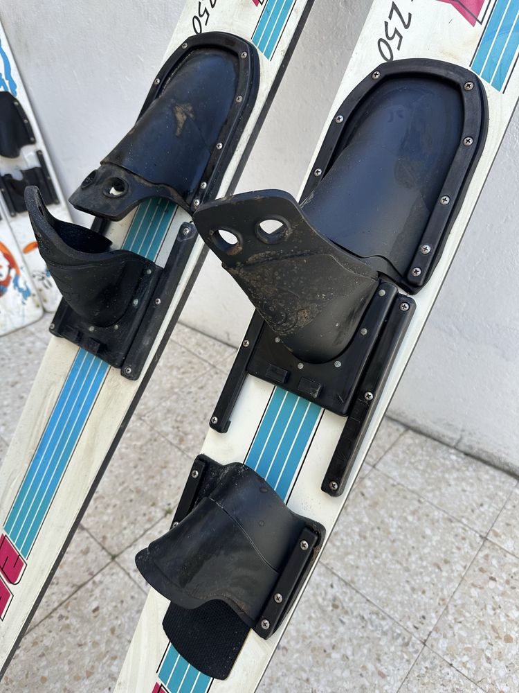 Skis nauticos connely