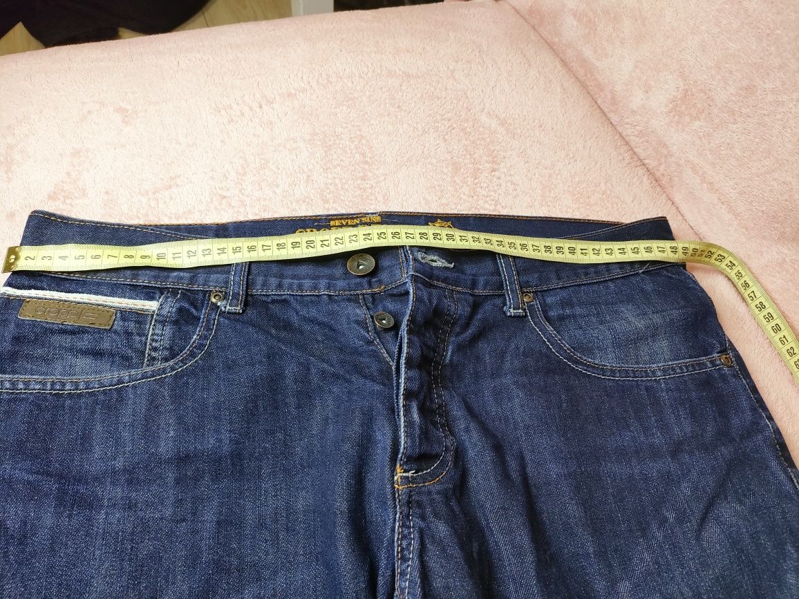 Spodenki męskie jeans firmy Cropp.