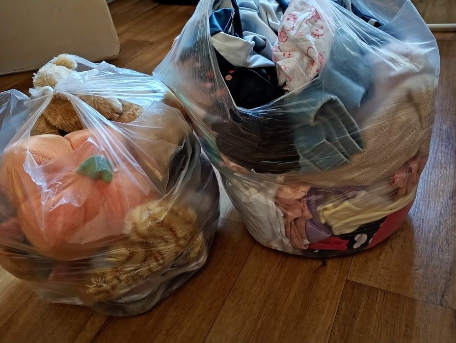 Ubranka 110 plus zabawki buciki