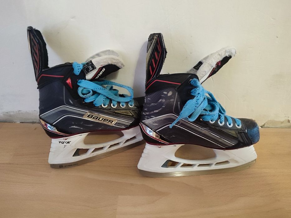 Продам хокейні ковзани Bauer