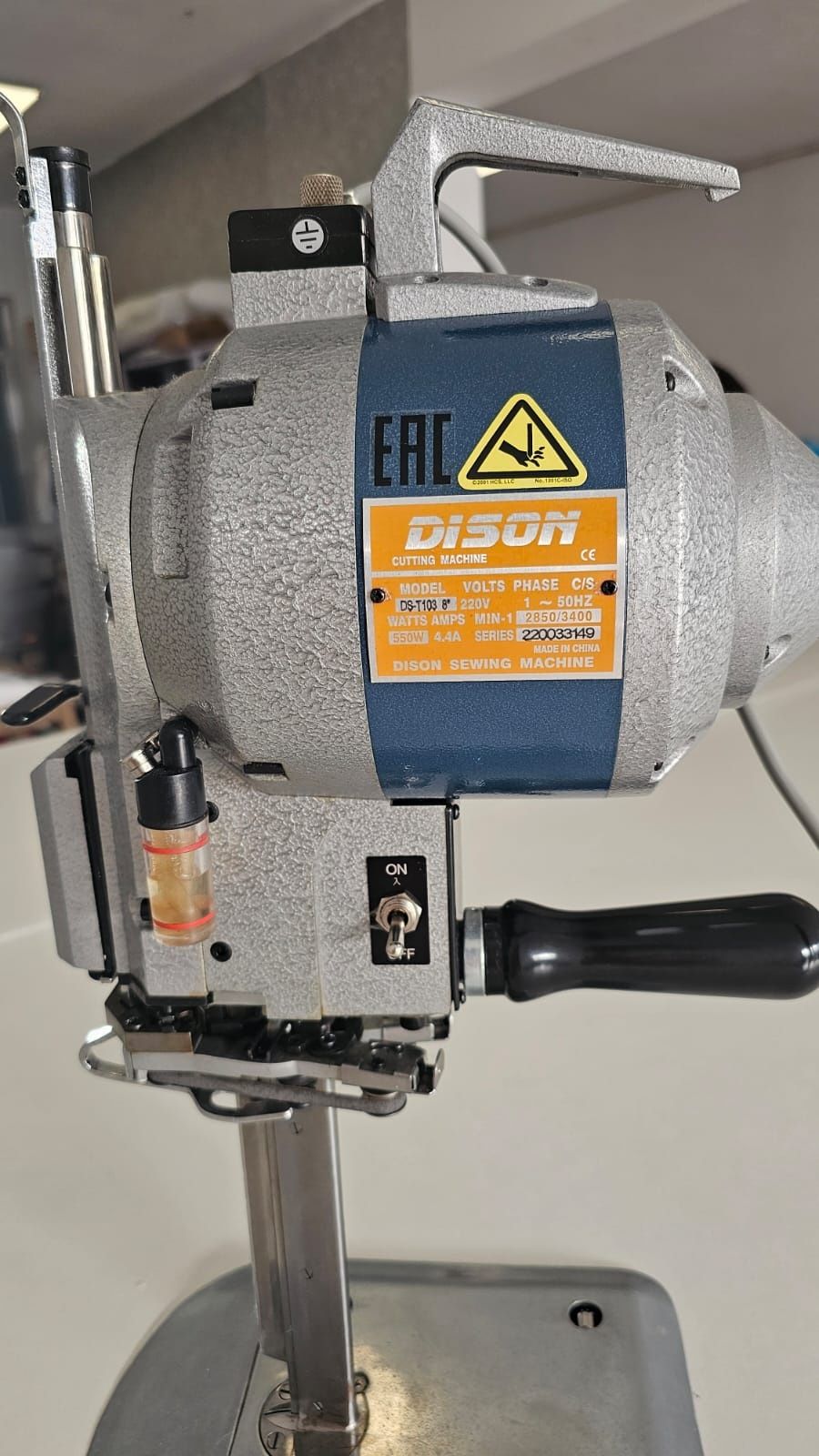 Maquina de corte vertical têxtil