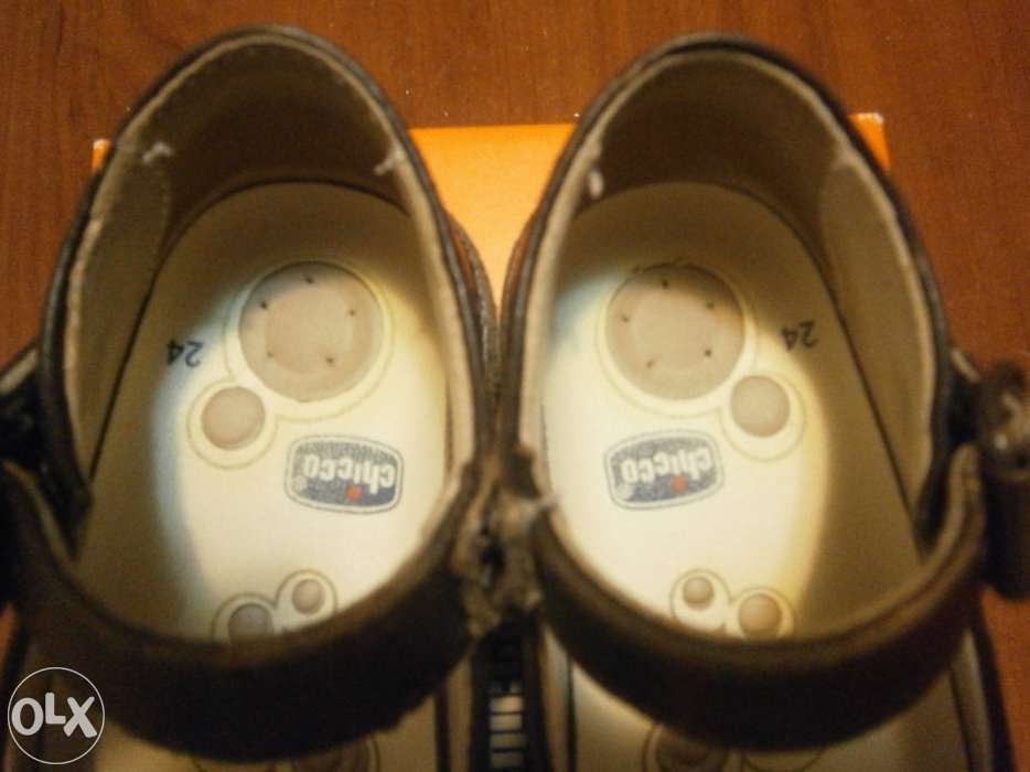 Sapatos castanhos em pele chicco