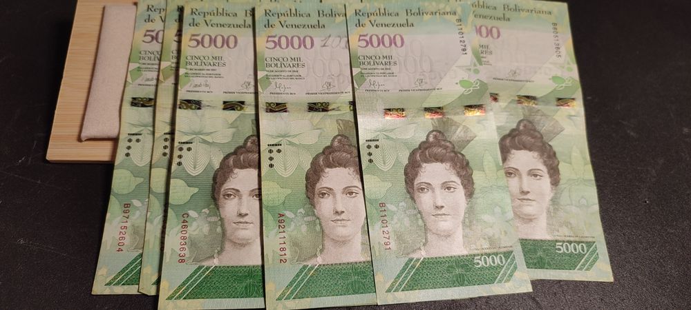 Banknot kolekcjonerski Wenezuela 5000 BOLIVARES 2017