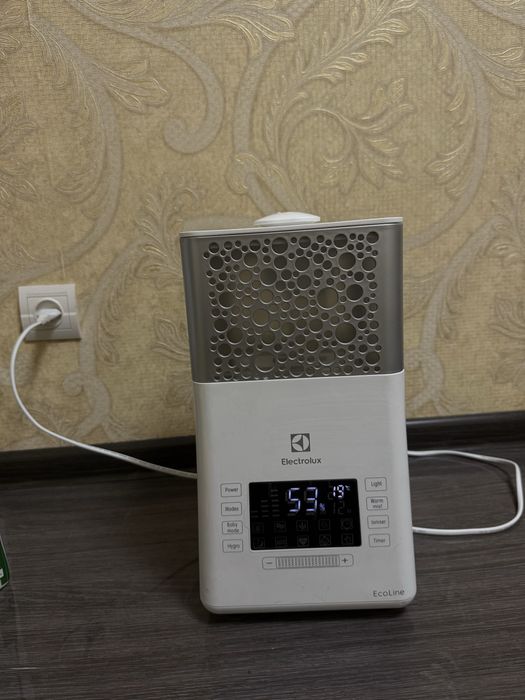 Продаю зволожувач повітря Electrolux EcoLine .