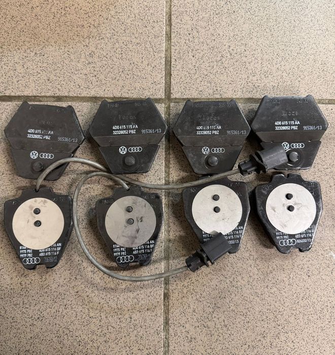 Колодки гальмівні передні Audi VAG 4B0698151S
Оригінал.