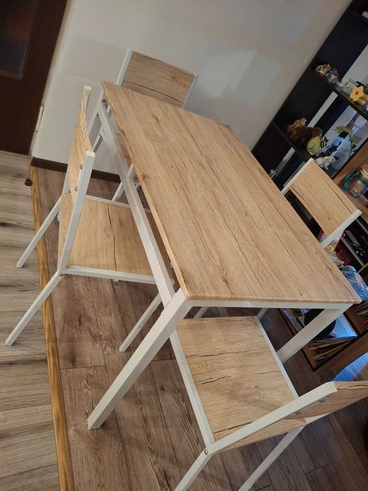 Zestaw stół kuchenny z krzesłami