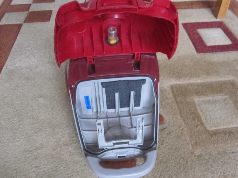 Odkurzacze-Zelmer Elf2 1400W /Electrolux bezworkowy 750W