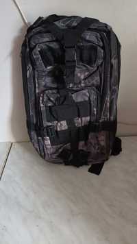 Plecak typ wojskowy duży cena 50zl wysokość 45 cm