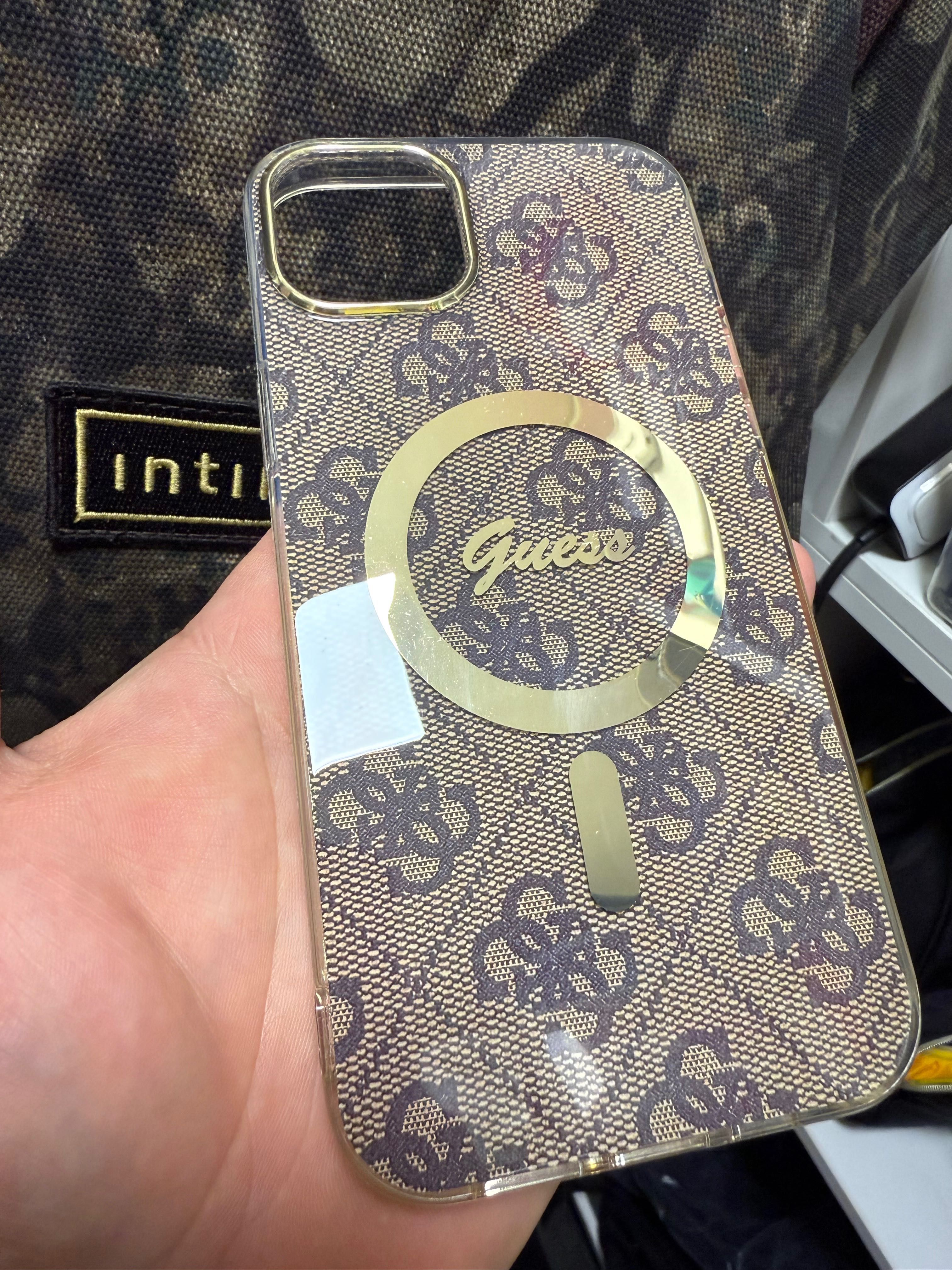 Etui GUESS Hardcase 4G Magsafe do iPhone 15 Plus 6,7 cala Jak nowe
