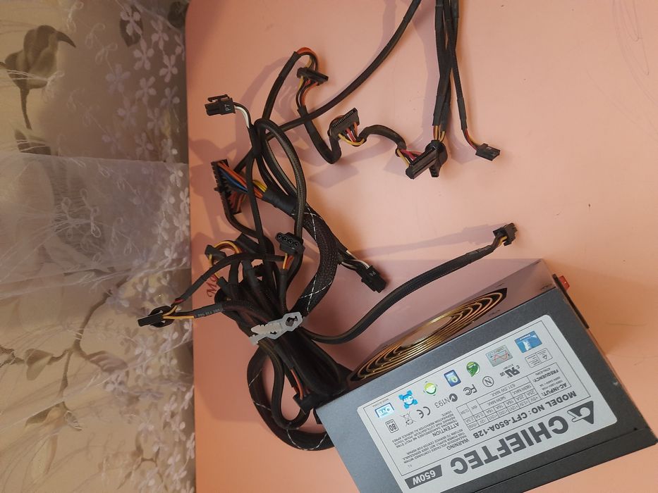 Chieftec 650W блок живлення