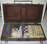 Conjunto de Viagem Vintage de Jogos Tradicionais (Xadrez, Dominós)
