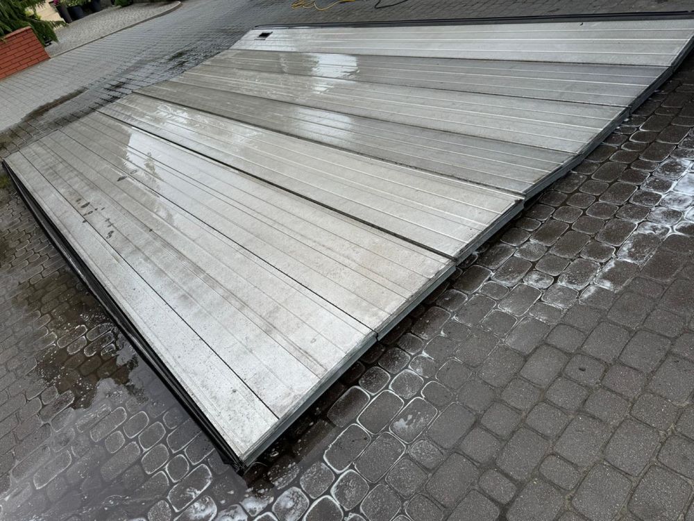 Brama 5.74x3.70 segmentowa Crawford aluminiowa panelowa