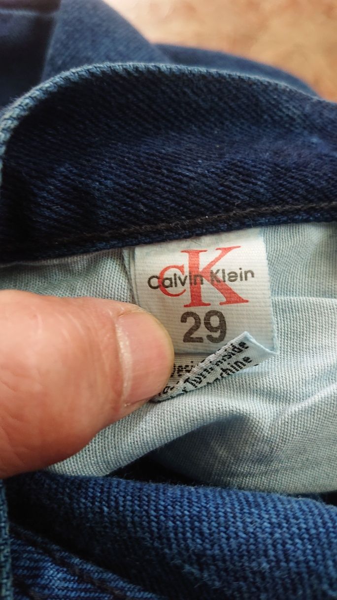 Джинсы женскае Calvin Klein размер 29