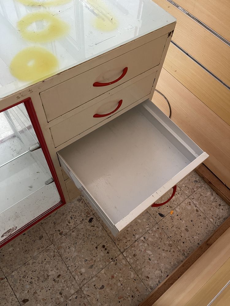 Vitrine / Expositor de vidro com 5 gavetas – 200 x 93 x 49,7 cm