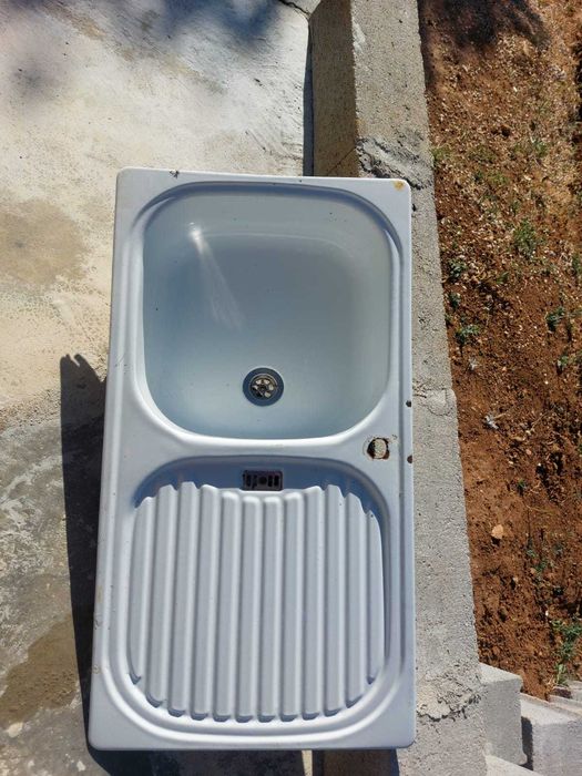 Pias de cozinha ( 1 branca 1 prateada)