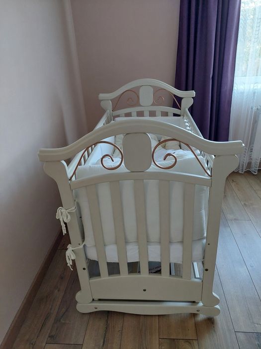 Дитяче ліжко-колиска
