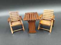 Zestaw mini mebelki Stół i dwa krzesła ogrodowe skla 1:12