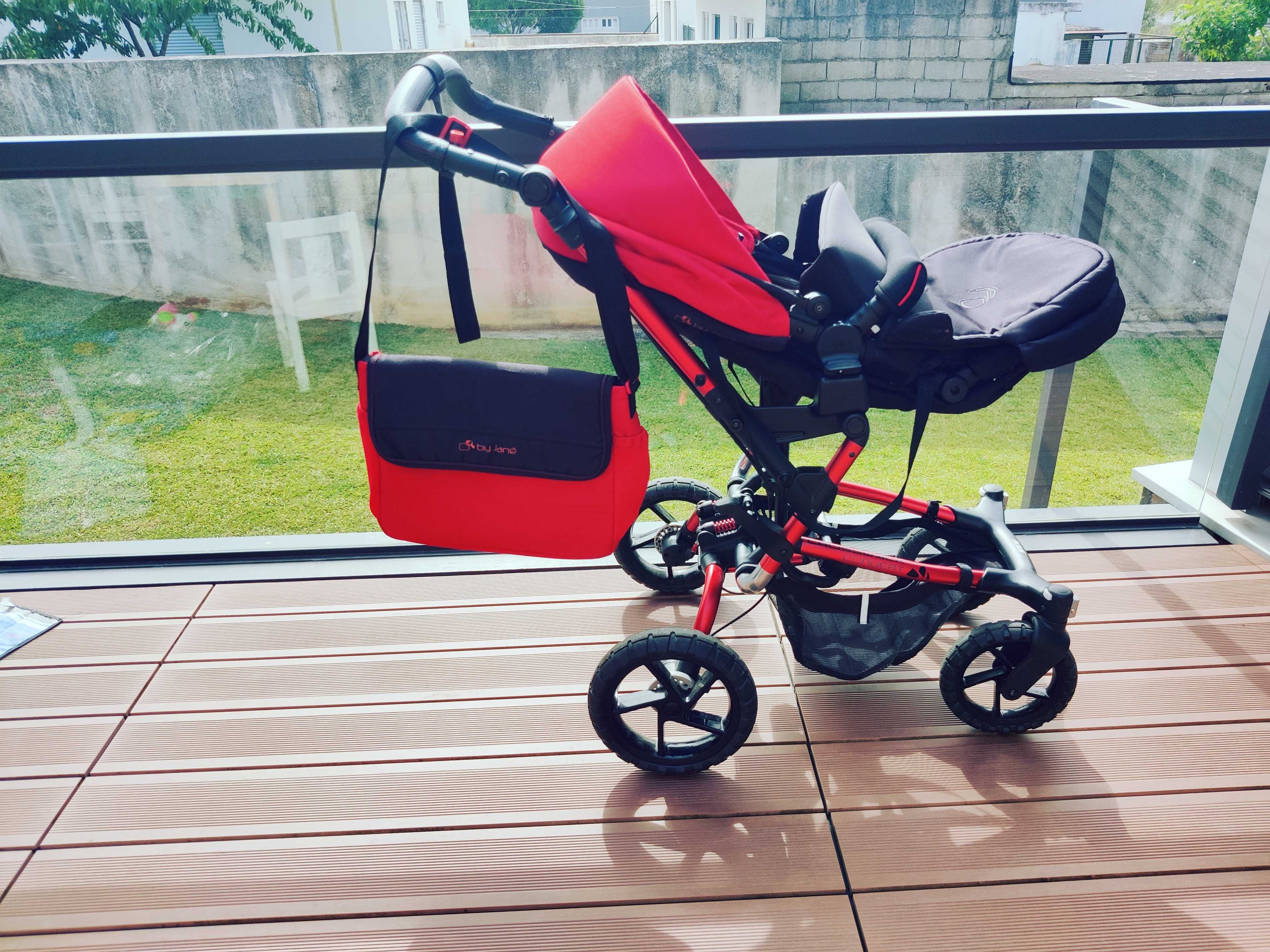 Carrinho com porta-bebés e base auto