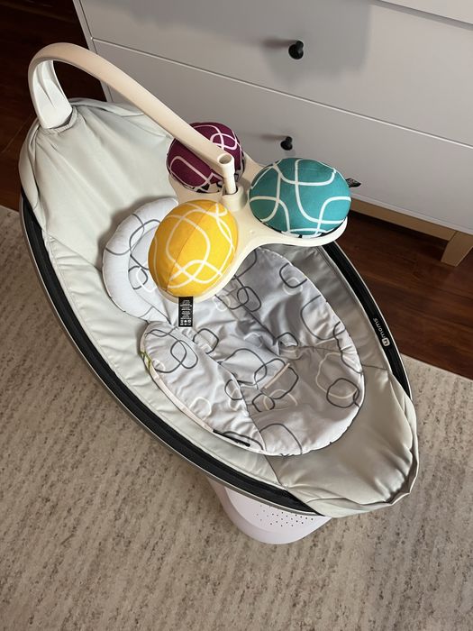 заколисуючий центр 4moms mamaroo 4.0
