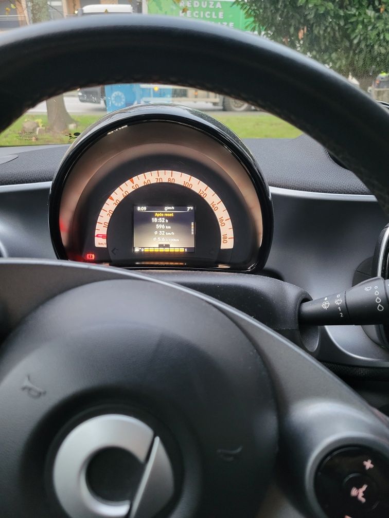 Smart Forfour! Carro econômico bem conservado
