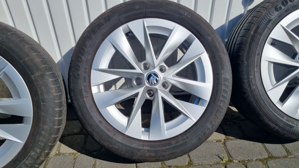 Koła OE Skoda Octavia IV 5x112 205/55R17 jeden sezon od nowości