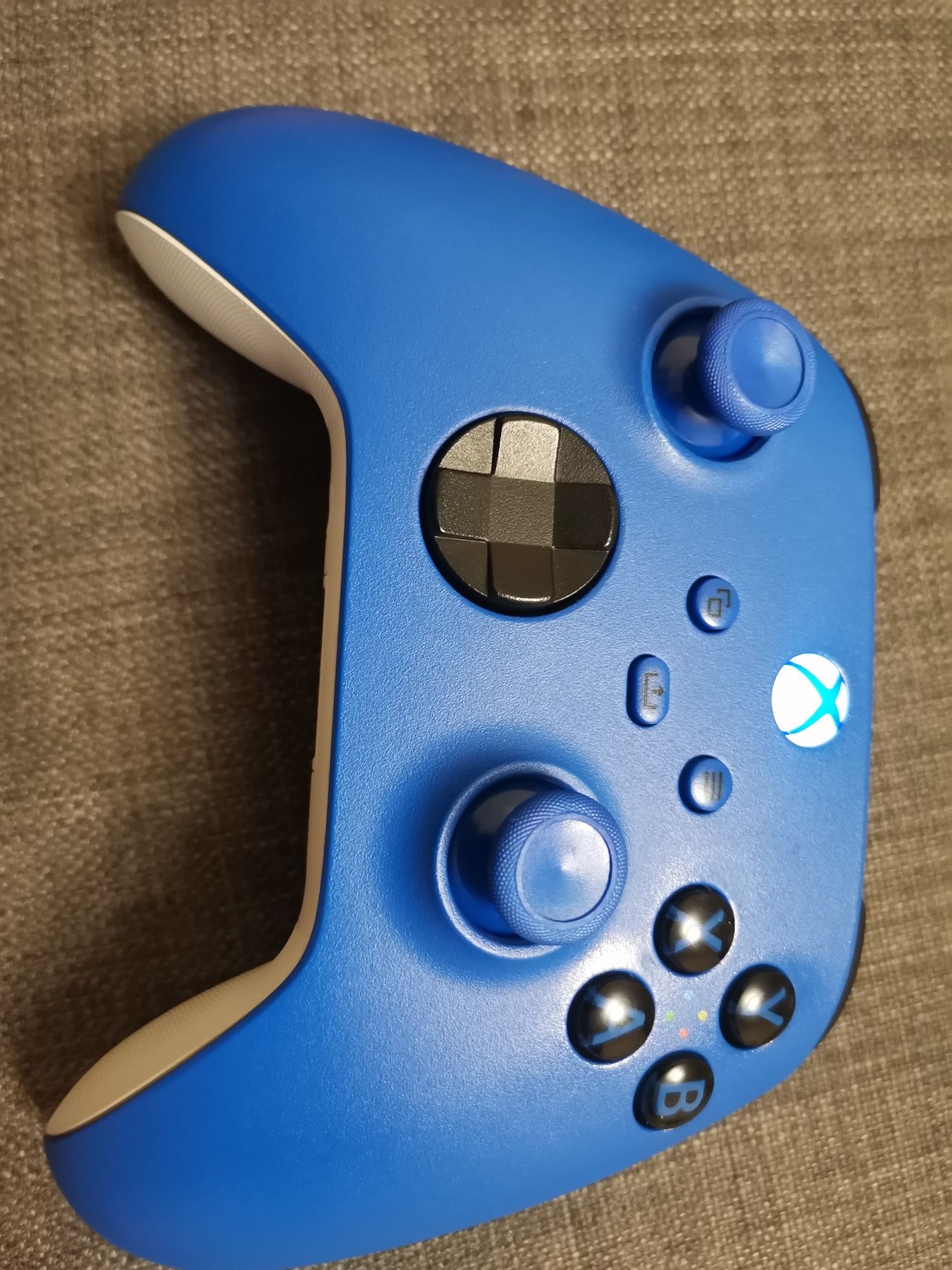 W 100% sprawny pad Xbox series s/x z analogami tmr