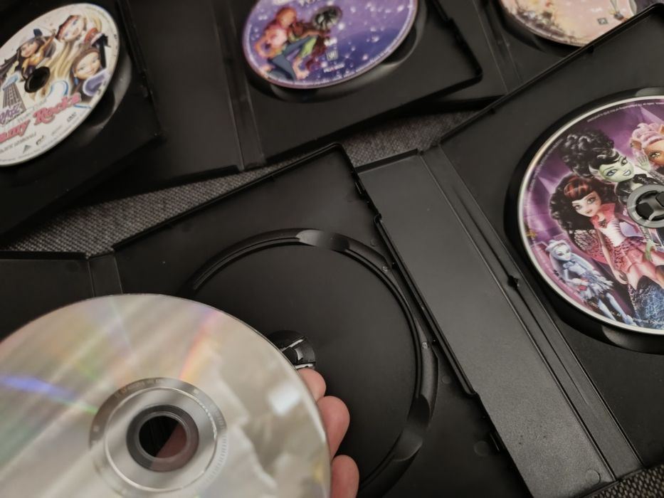 Zestaw filmów/bajek. 5 płyt DVD. Winx Club. Monster High.