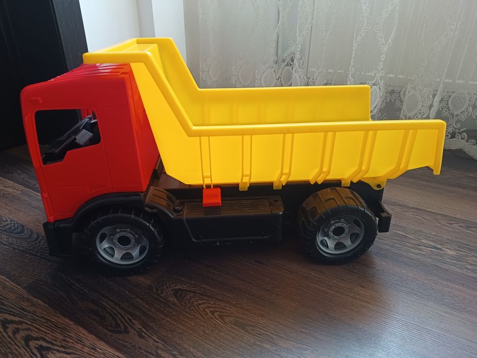 Дитяча машина велика