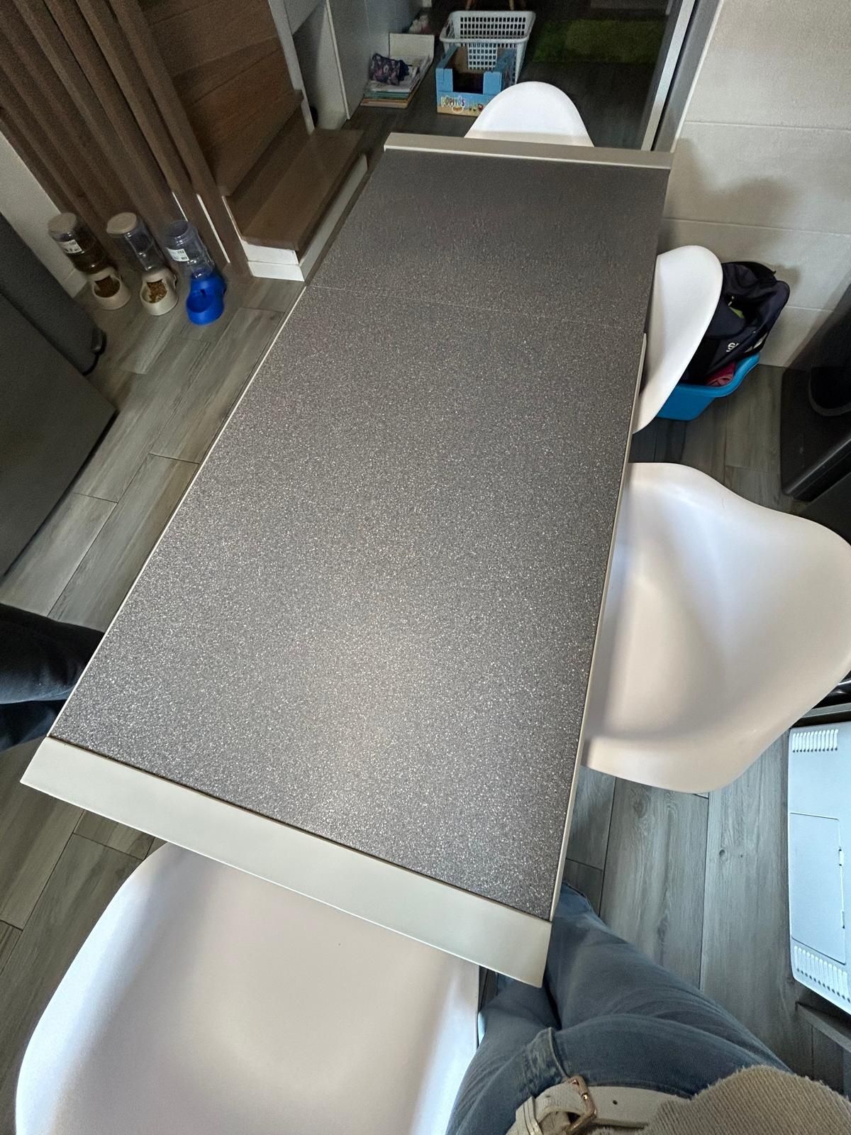 Mesa cozinha com cadeiras