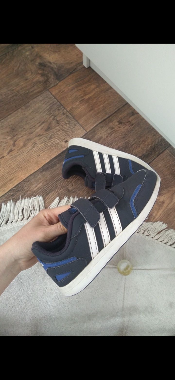 Lekkie chłopięce buty buciki adidas na rzepy 33